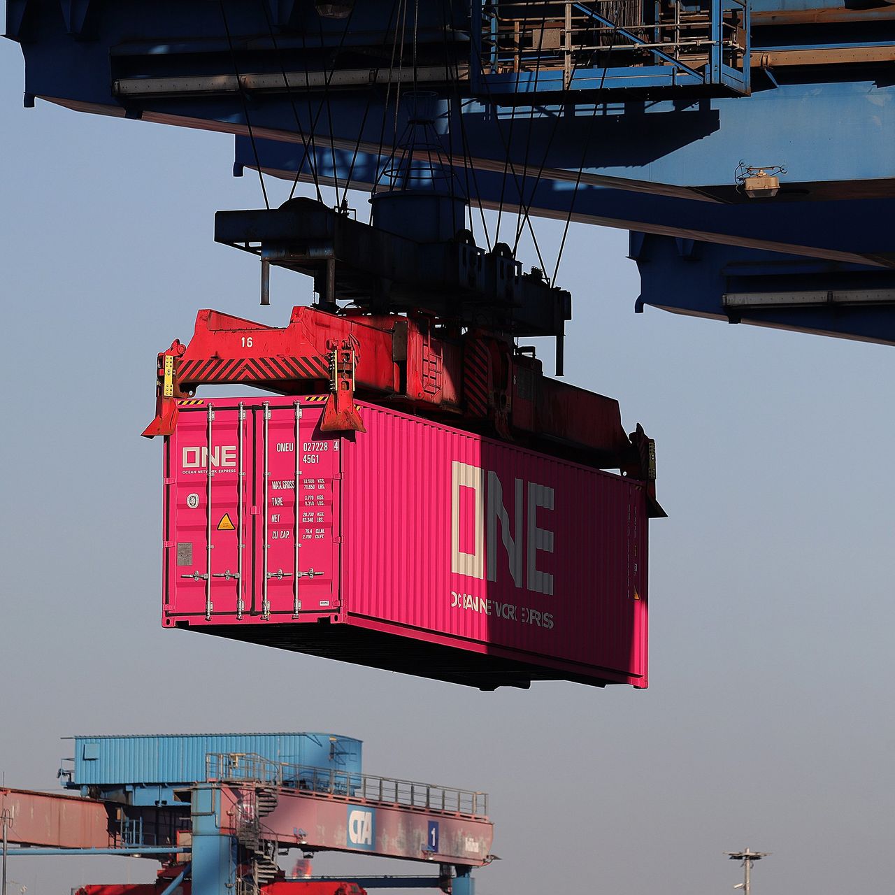 新增十一条航线!平均每日十班船发往欧美